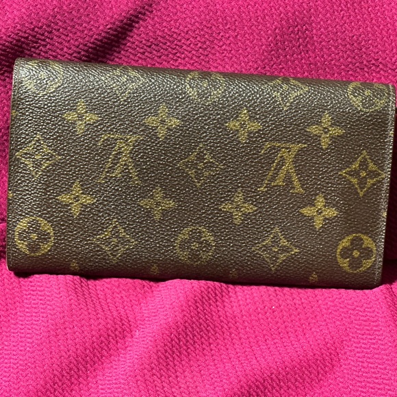 Authentic Louis Vuitton Monogram wallet - Picture 2 of 10